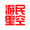 湖人拍摄全家福！东契奇搞怪把名字贴额头 詹姆斯布朗尼笑容满面